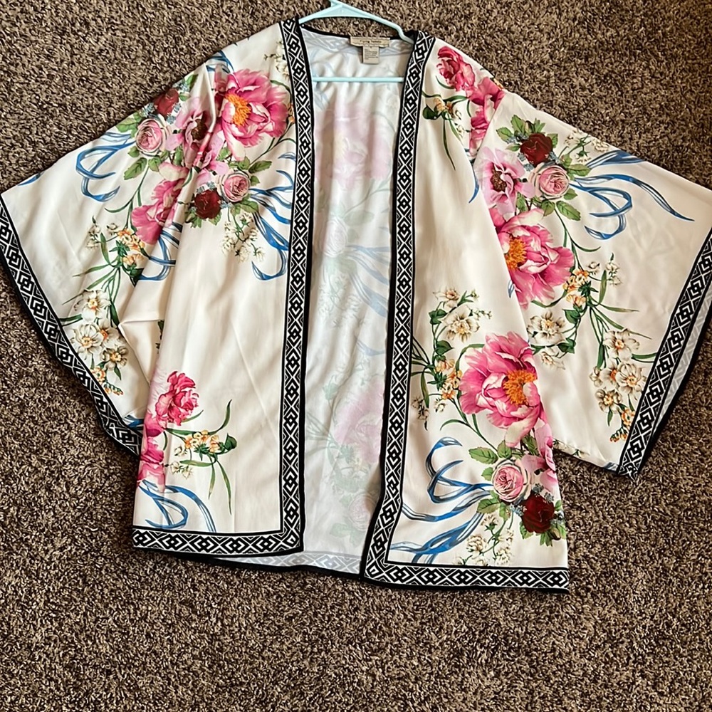 Flying Tomato, floral print kimono, small